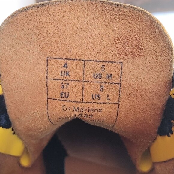 DOC DR MARTENS YELLOW LOGO BOOTS SMOOTH LEATHER RARE UNISEX SIZE 4UK US:W6 M5 - Picture 2 of 16